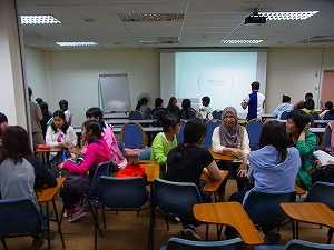 マレーシア　サバ大学の学生と交流