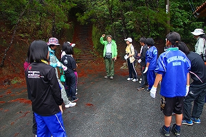 環境問題の解説と森林実習の説明