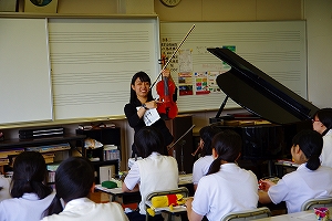 教生が頑張ってます　「音楽科」の授業