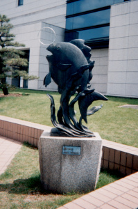 �ʐ^nds98s-b0603���̒����́A�薼�̒ʂ苛���ւŗV��ł���l�q�������Ă��܂��B���̕@�̏�ɂ̂����@�����Ă���̂��A��֣�ł��B�����āA���̉��ł����Ɛ����Ă���̂��A���J���ł��傤���H�悭�͕�����܂��񂪁A�����ƁA�C���̈�킩�Ȃɂ��ł��傤�B�Ƃ������Ƃ́A�i������������ł��傤���j�����́A�C�̒��ł��B���̎ʐ^�ł́A�󂢊C�̒�Ȃ̂��A�[���C�̒�Ȃ̂�������܂���ˁB�ł��C�����猩��ƁA���Ԃ�󂢕��ł��傤�B�ł́A���̕\������Ă��������B(��������������܂���)���������Ɍ����܂��񂩁H�V�ѓ���Ȃ�āi�l�Ԃ̃S�~�Ȃ炠��ł��傤���j�߂����ɂȂ����낤���炷�����y�������낤�ȂƎv�����B













.jpg