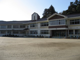 高梁市立津川小学校外観