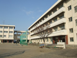岡山市立芳明小学校外観