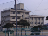 岡山市立鯉山小学校外観