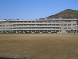 岡山市立芥子山小学外観