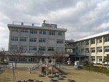 岡山市立芥子山小学外観