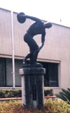 「円盤を投げる男」野外彫刻イメージ