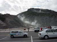 駐車場から望む硫黄山