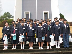 聖堂前での集合写真