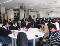 中学3年生のNELP(英語発展クラス)の授業で、環境問題などについて話し合いました。